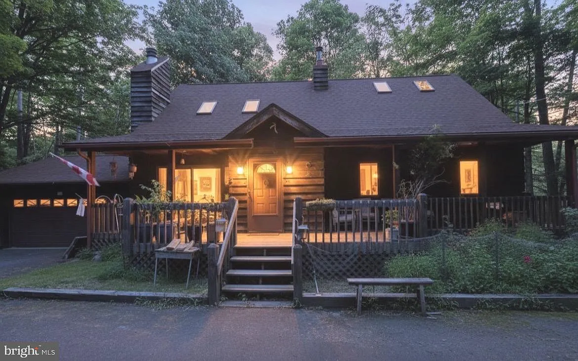 4 bed, 3318 sqft, $2,600 — Photo 2