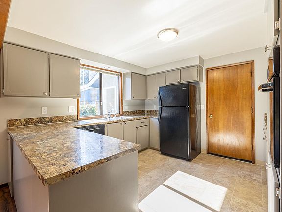 2nd image of 2721 SE Aspen Ct