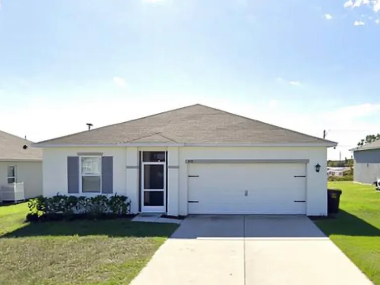 412 Burnham Cir — Photo 1