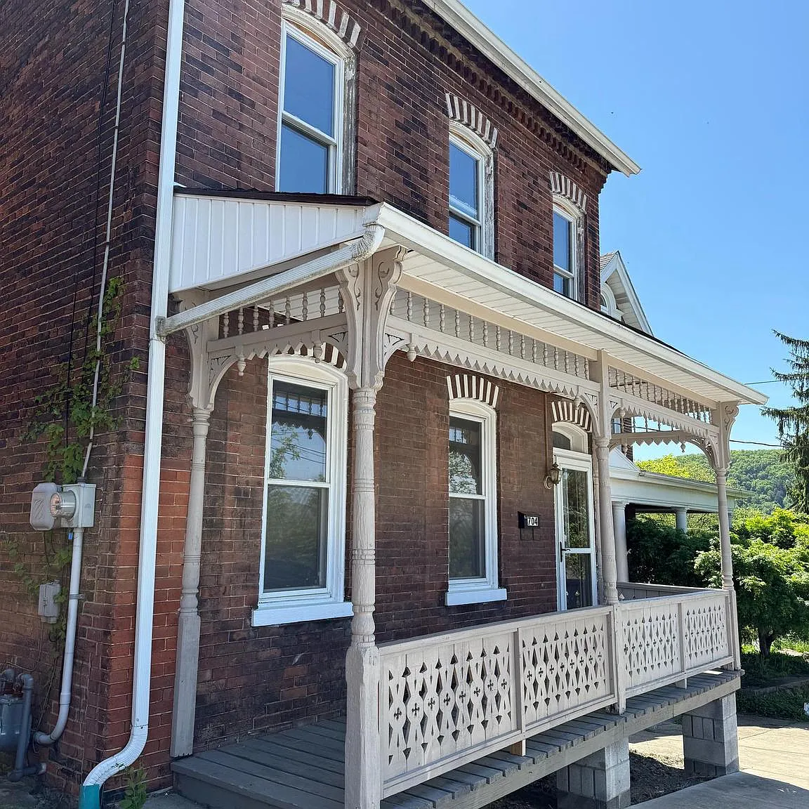 3 bed, 888 sqft, $1,050 — Photo 1