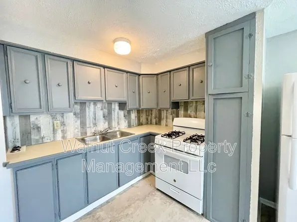 229 Gates Ave #Up, Elyria, OH 44035