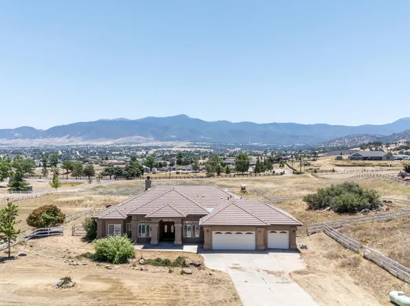 20900 Fallen Leaf Dr, Tehachapi, CA 93561