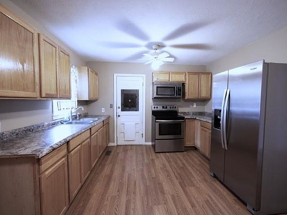4th image of 1004 Poplar Ave
