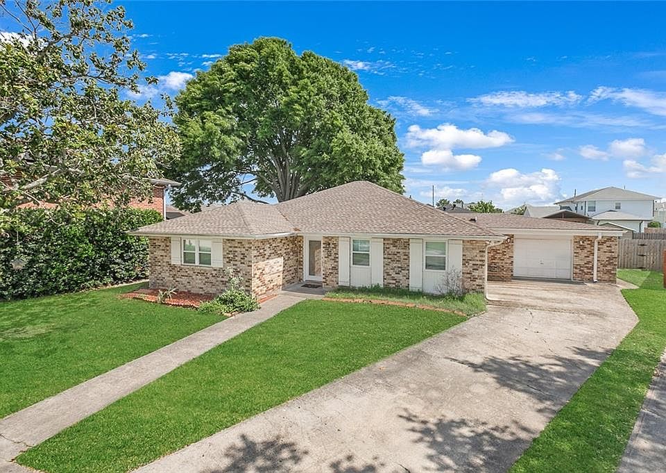 1st image of 44 Brittany Dr