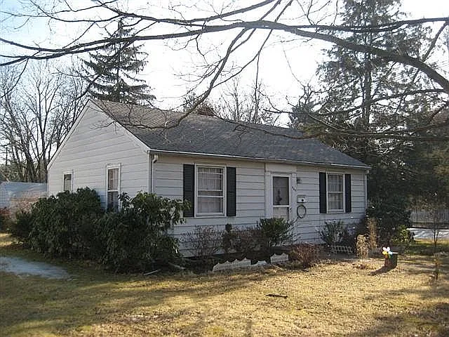 449 Ewing St photo 1