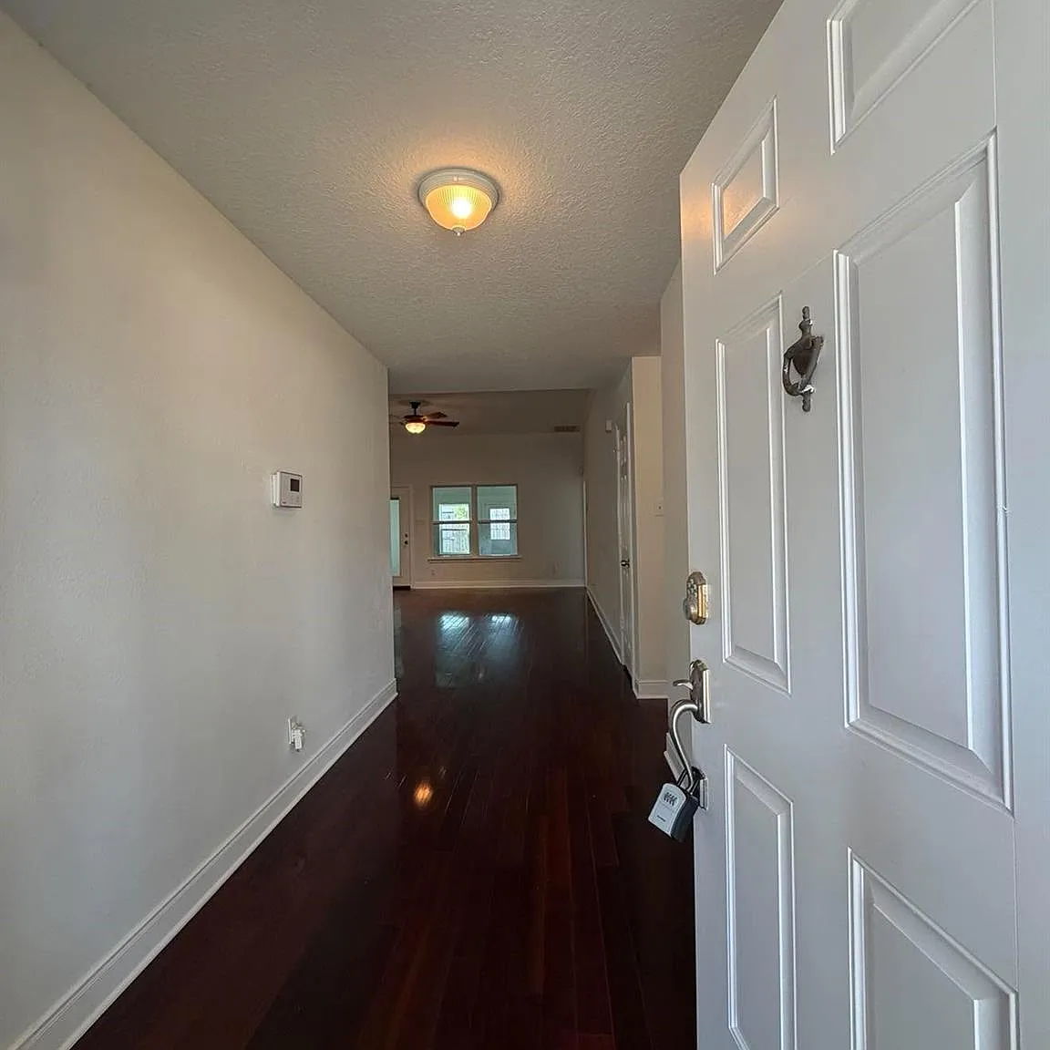 3 bed, 2.0 bath, 1524 sqft, $2,199 — Photo 3