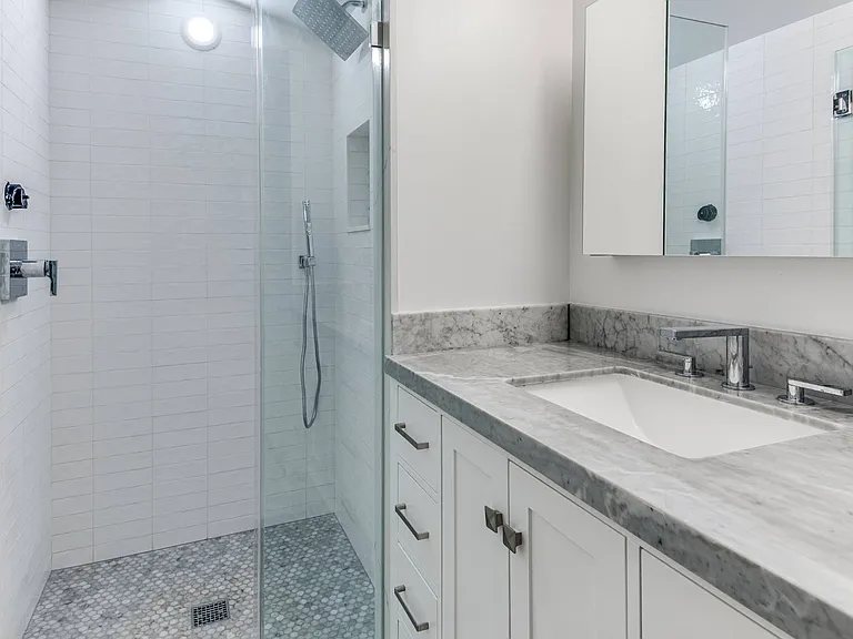 22 Pinetree Dr — Photo 9
