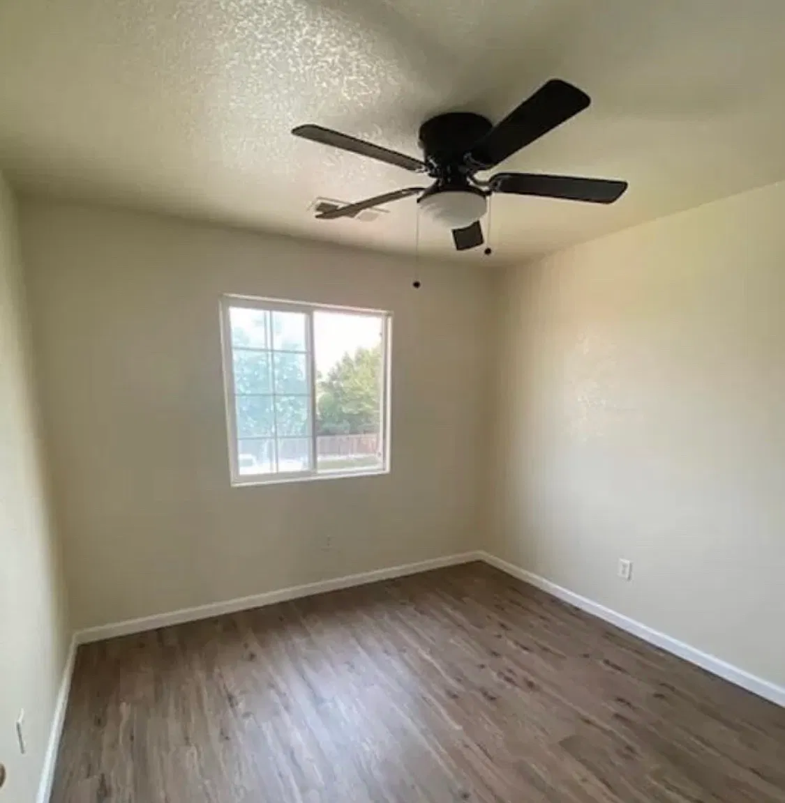 4 bed, 2.5 bath, 1950 sqft, $2,300 — Photo 2