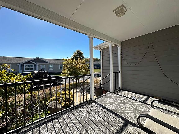 4th image of N114W20886 Meadowbrook Ln