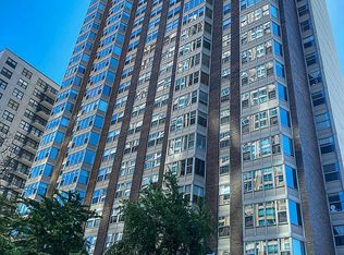 525 W Hawthorne Pl APT 2702, Chicago, IL 60657