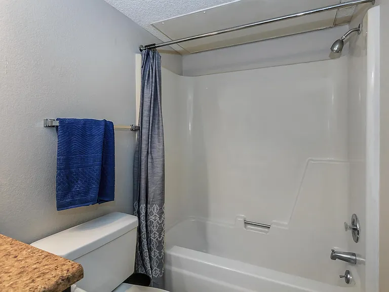 Summerlake Apartments — Photo 21