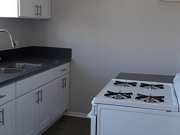 2nd image of 10302 Doty Ave APT 20