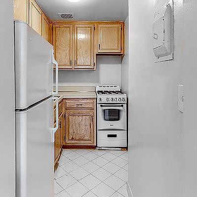 3rd image of 26 W 85th St APT 7