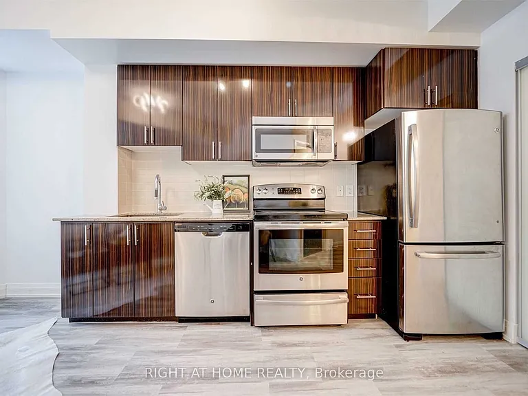 7171 Yonge St #511 — Photo 5
