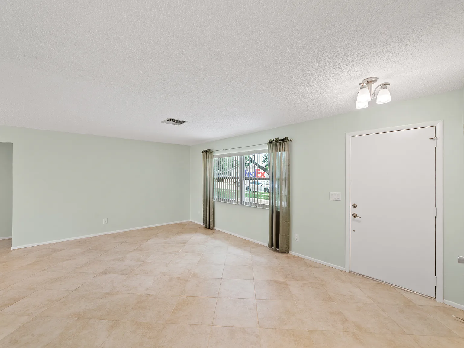 3 bed, 1516 sqft, $2,100 — Photo 4