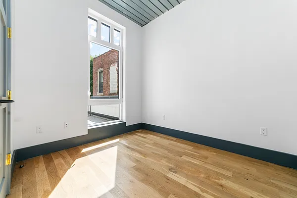 Bedroom, photo 1