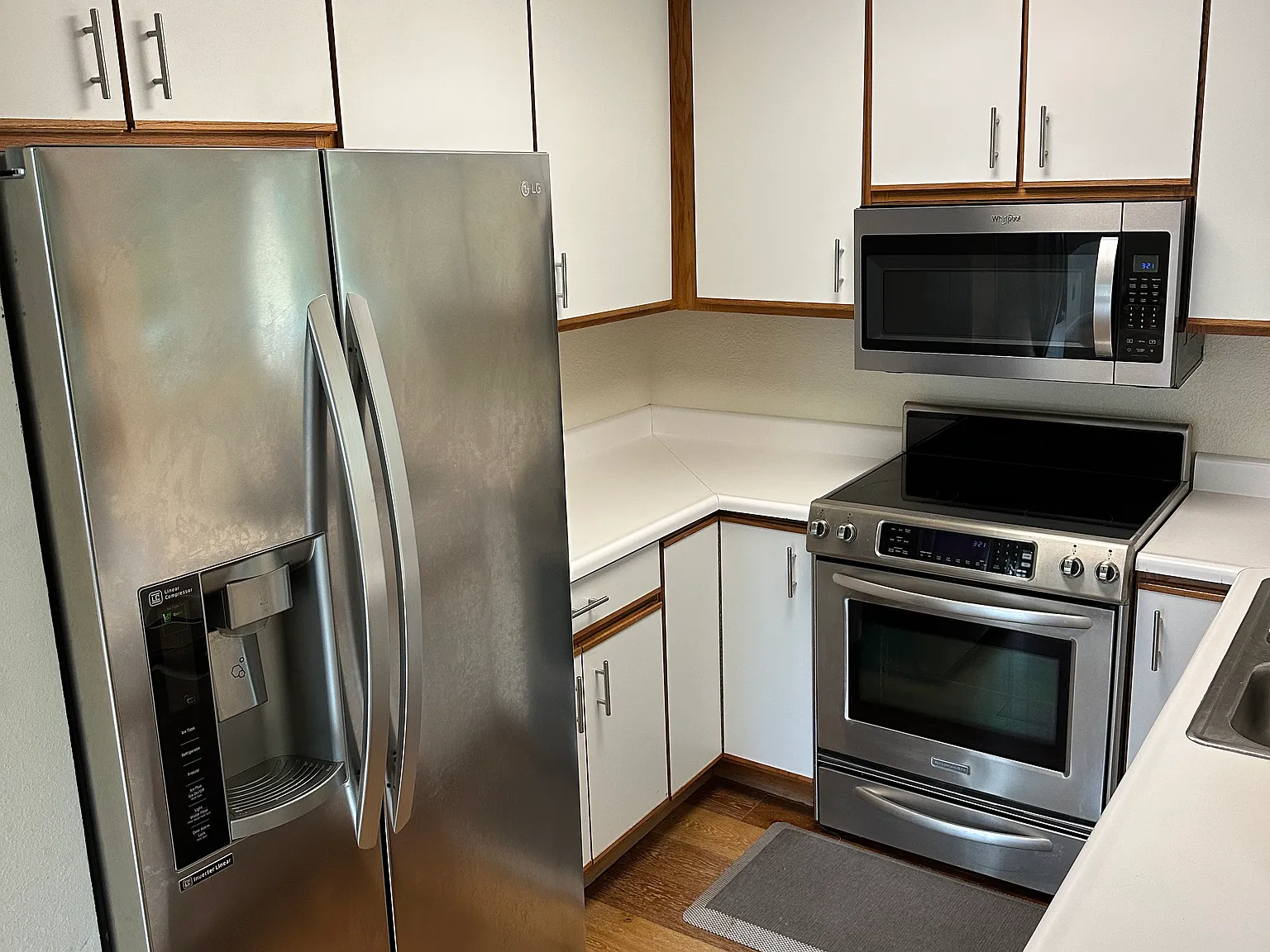 2 bed, 908 sqft, $3,800 — Photo 3