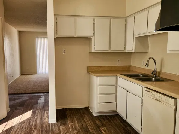 2846 E Kathleen Rd APT 201, Phoenix, AZ 85032