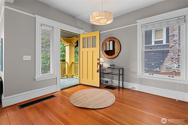 3rd image of 1824 8th Avenue W