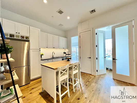 Rented by Hagstrom Management Inc | media 36