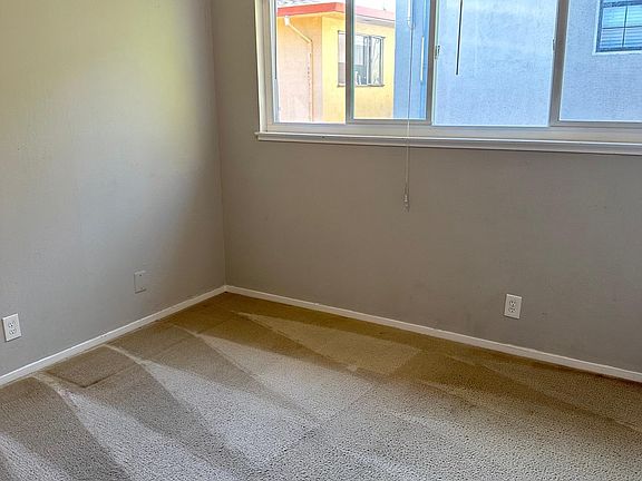 Large BR with good closet space