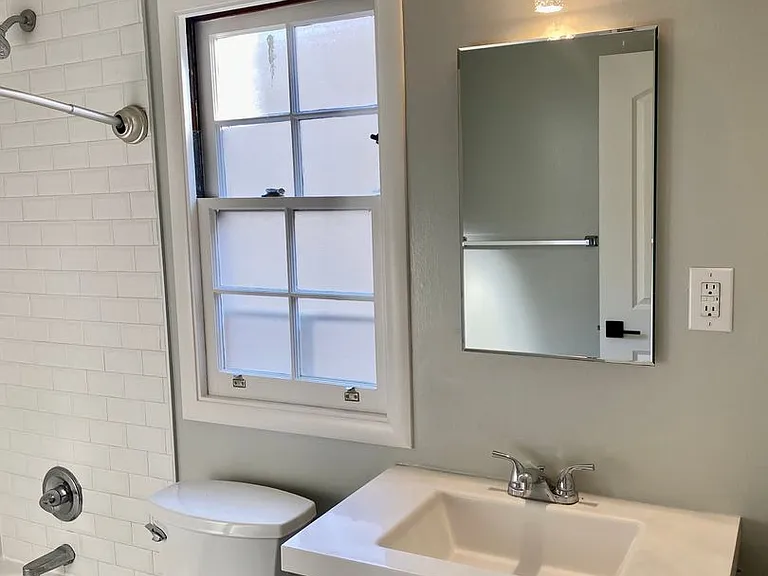 Bellevue Apartments — Photo 52