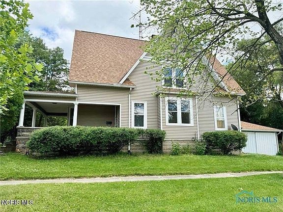 3rd image of 207 Cass St