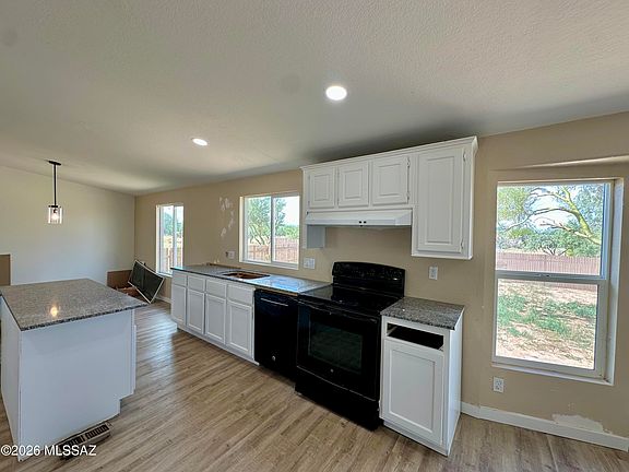 4th image of 15000 W Many Horses Rd