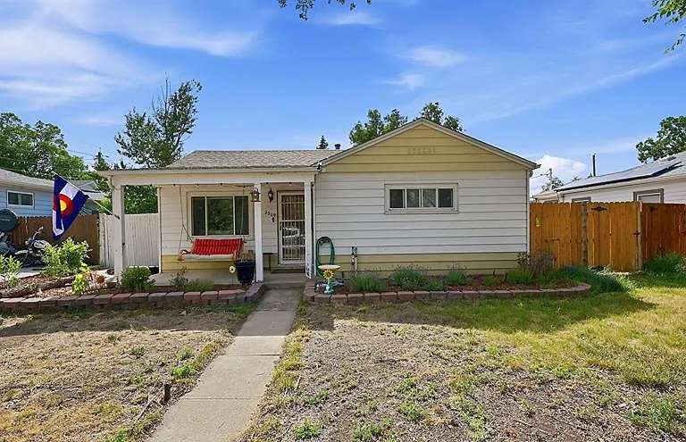 2309 Newark St — Photo 1