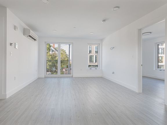 42 North Beacon #201 Boston (Allston) Shared Unit Photo 4