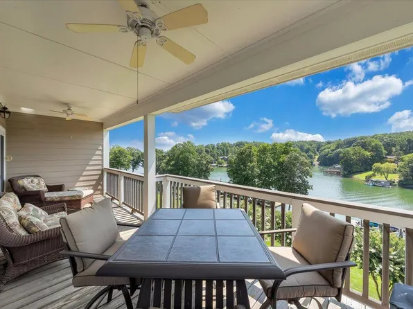 335 S Pointe Shore Dr, Moneta, VA 24121