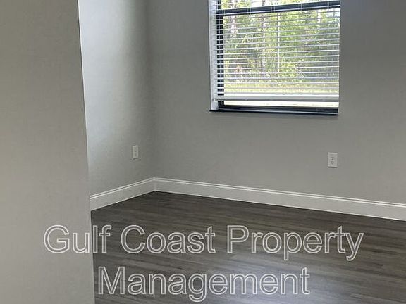3rd image of 141 Greenbriar Blvd