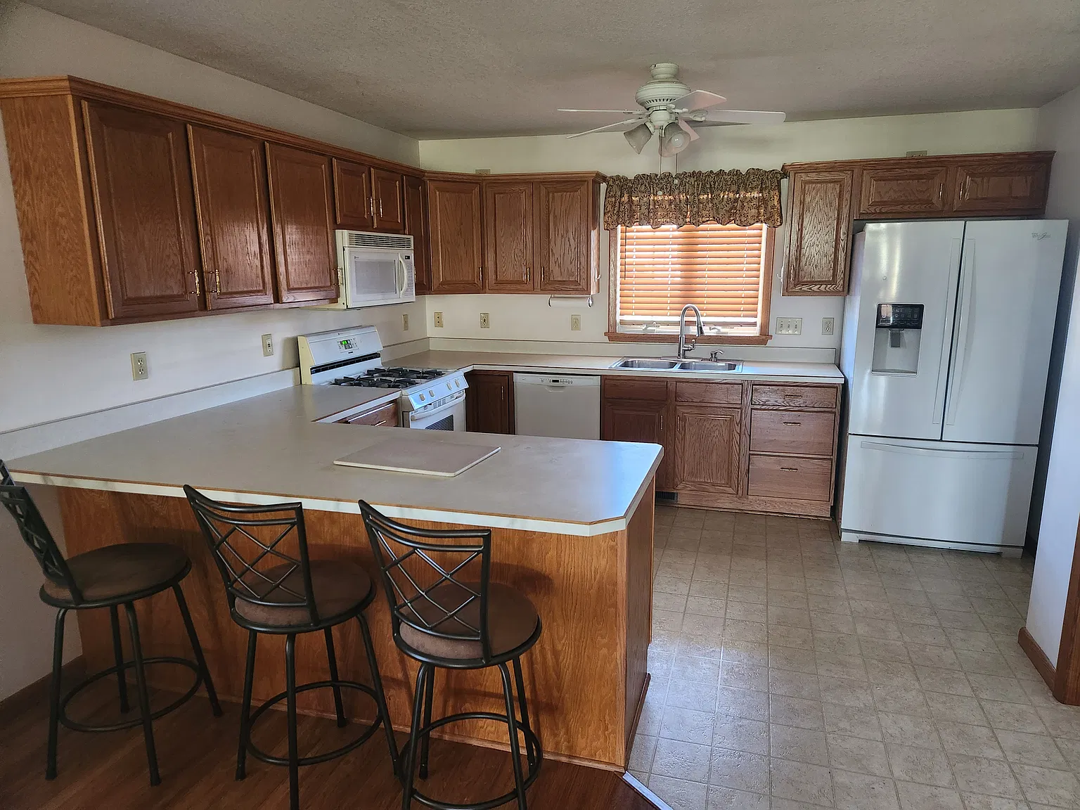 2 bed, 1756 sqft, $2,250 — Photo 3
