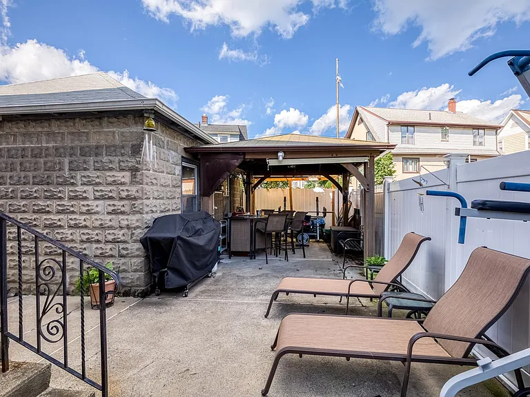 338 Riverside Ave — Photo 13