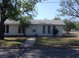 900 E Wallace St, Llano, TX 78643