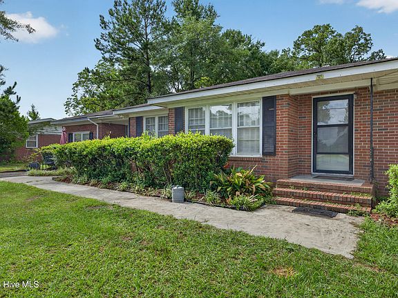 3rd image of 1025 Village Road NE