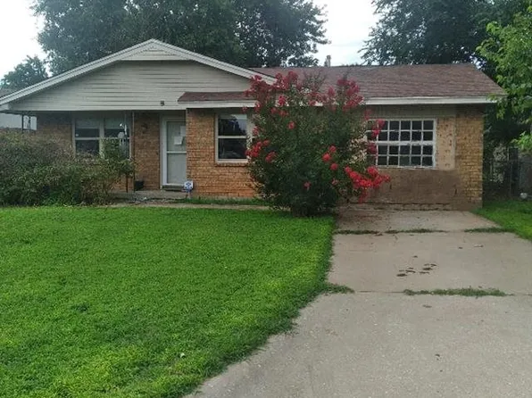 137 NE Dunlop St, Lawton, OK 73507