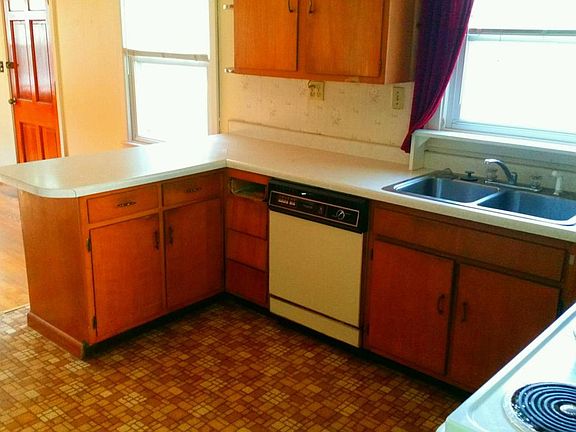 4th image of 2212 Lloyd Ave