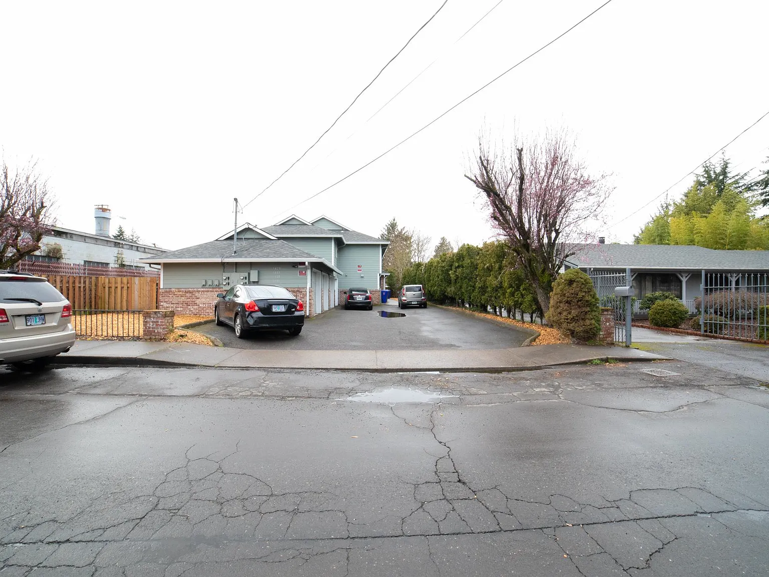 2 bed, 1.5 bath, 1000 sqft, $1,600 — Photo 2