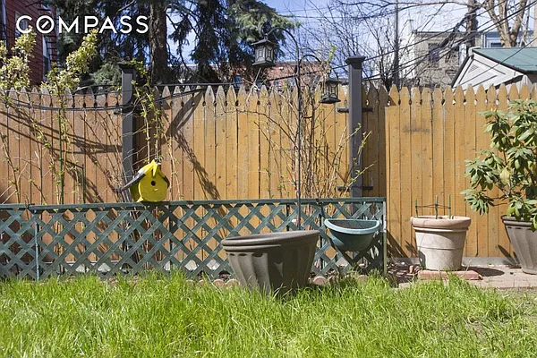 Rented by Compass | media 22