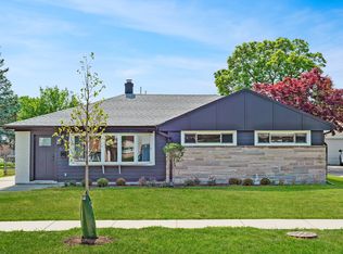 970 W Grant Dr, Des Plaines, IL 60016