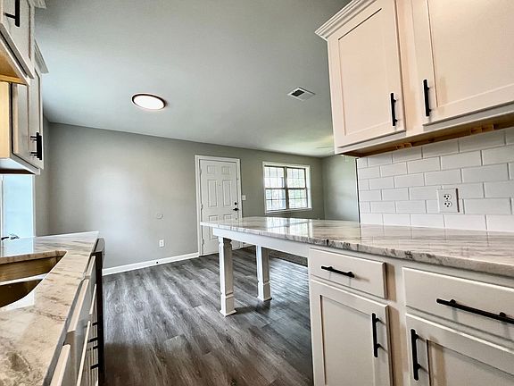 4th image of 409 E Park Ave APT 4