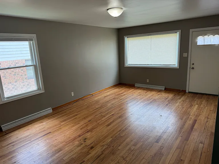 1479 Hyde Park Ave — Photo 5