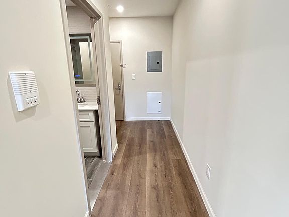 4th image of 1652 E 14th St Floor 3