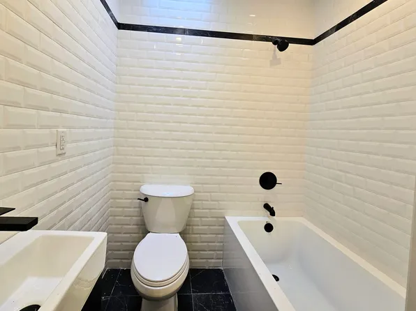 504 Midwood Street image 4 of 6