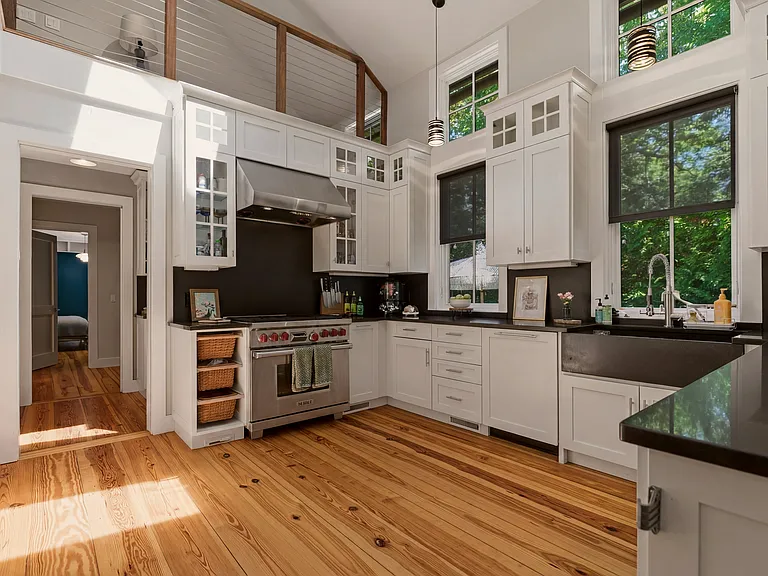 130 Carroll Ave — Photo 7