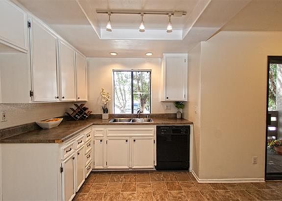 3rd image of 1002 30th St APT 102