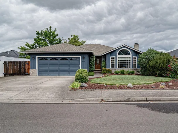 3281 Ford Dr, Medford, OR 97504