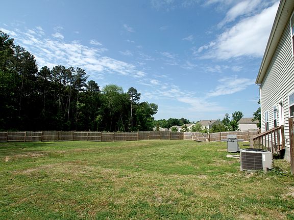 4th image of 705 Woodside Park Ln