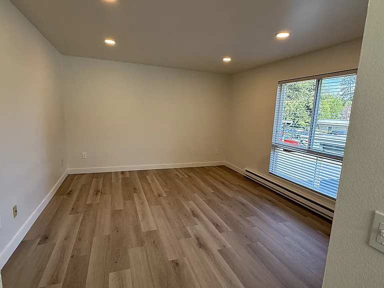10211 NE 16th Pl #R6 — Photo 11
